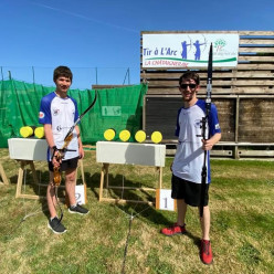 Deux archers du club découvrent le Run Archery